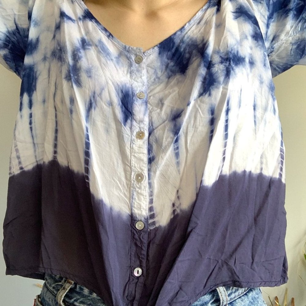 Buffalo by David Bitton blue and white tie dye cold shoulder top size XL - Picture 3 of 7